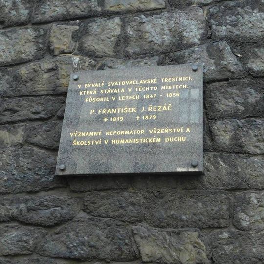 Pamětní deska Františka J. Řezáče v Resslově ulici v Praze