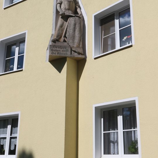 Skulptur eines Gerbers Bautzner Straße 81, 83