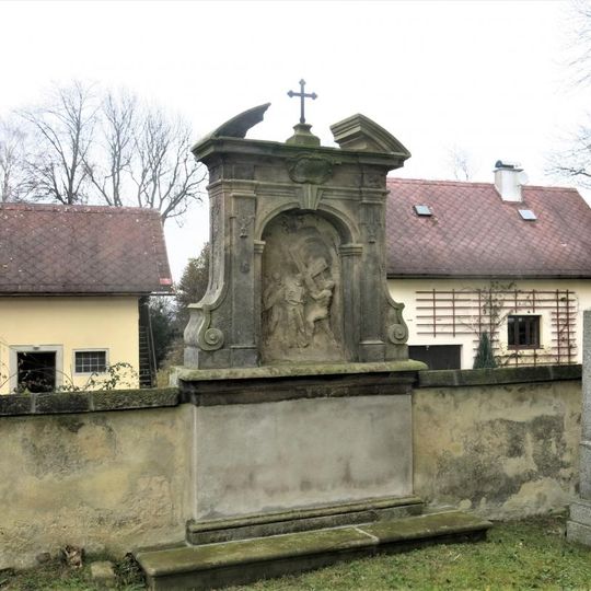 Kaplička II. zastavení křížové cesty u kostela v Arnolticích