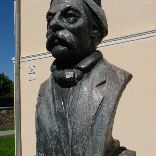 Petzvalovo múzeum, škola, pomník