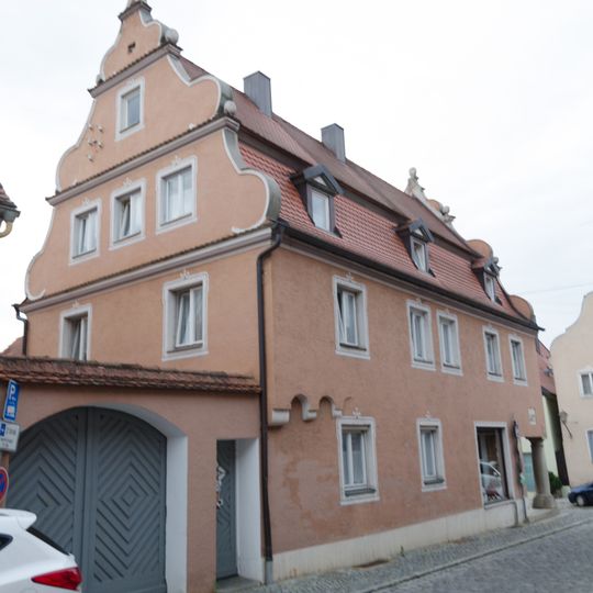 Wohn- und Geschäftshaus