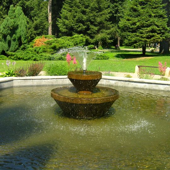 Kašna v lázeňském parku v Mšeném-lázních