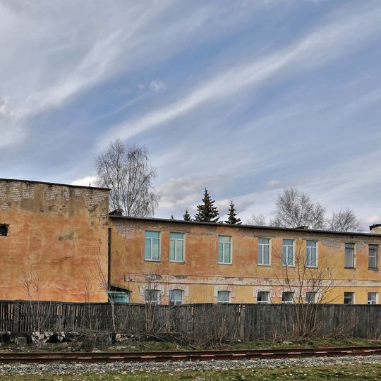 Служебное здание