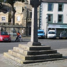 Market cross, 35m and 50m south of St Thomas' Church