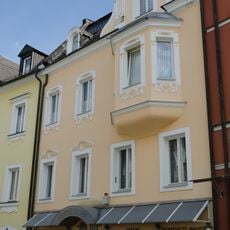 Wohn- und Geschäftshaus