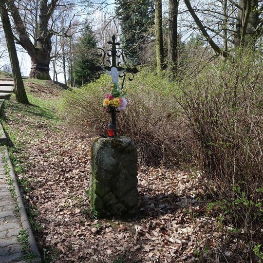Kříž u cesty z parkoviště na Svatou Horu