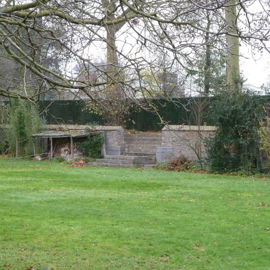 Kasteel Eijsden: muur, bordes, kelder