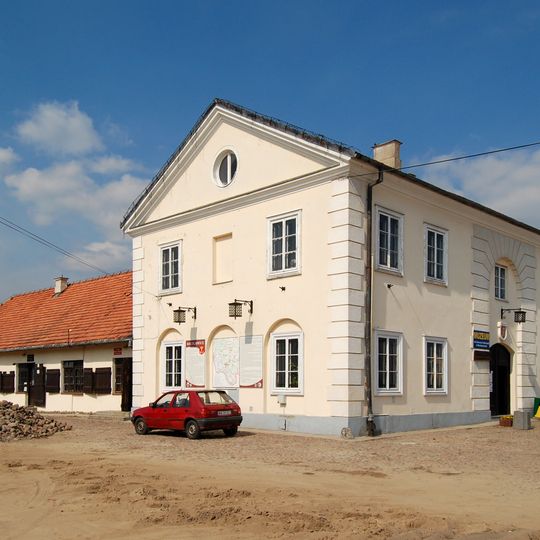 Ratusz w Maciejowicach