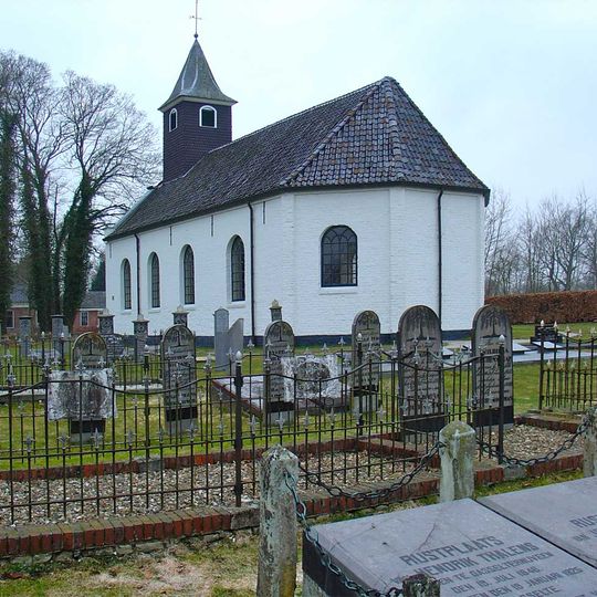 Hervormde kerk, kerkhof met grafmonumenten en muur