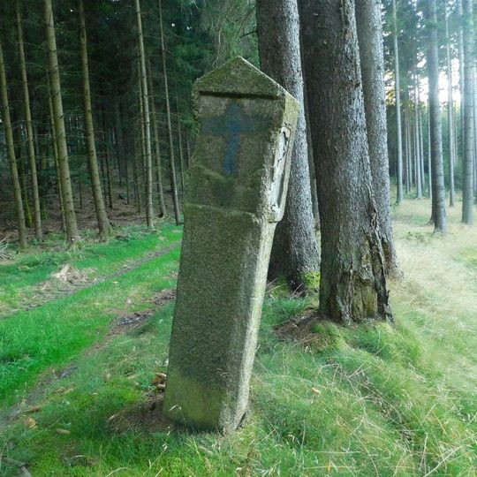 Kaplička zaniklé křížové cesty západně od Vysoké