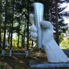 Братская могила советских воинов, погибших в борьбе с фашистами (Назия)