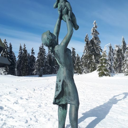 Socha ženy s dítětem