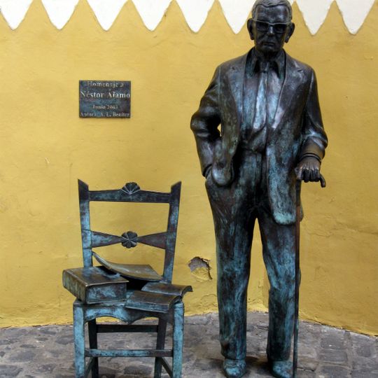 Statue des Néstor Álamo