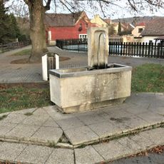 Kašna na návsi v Řehlovicích