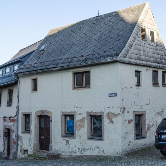 Wohnhaus in halboffener Bebauung und Ecklage Quergasse 9