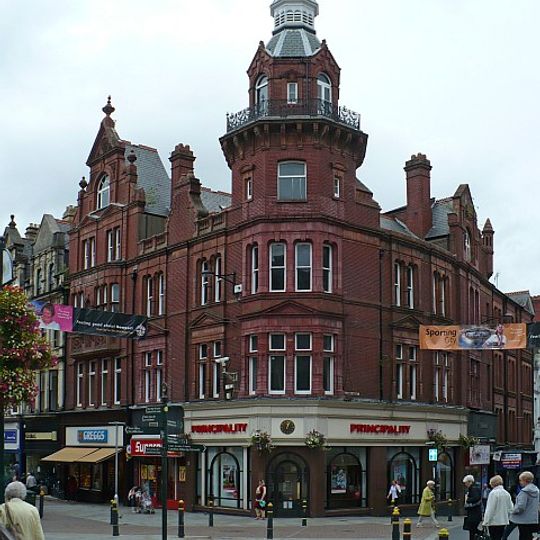 31, 32, 33 High Street, including 2a & 2-4 Skinner Street