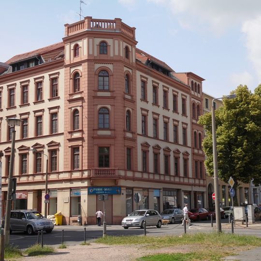 Mietshaus in geschlossener Bebauung, mit originalen Ladenfronten, Eckhaus Elisabethstraße 38