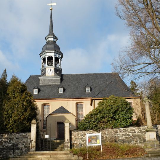 Dorfkirche Dittersdorf: Kirche ,Kirchhof mit Einfriedungsmauer und Kirchhofstor,Aufbahrungshalle,drei Grabmaleund frei stehender Glockenturm Kirchsteig -