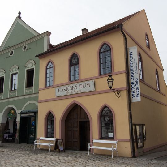 Náměstí Zachariáše z Hradce 16