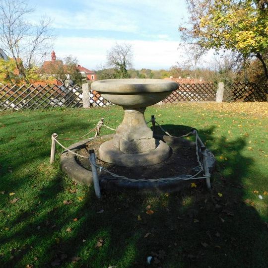 Kašna v zahradě zámku v Brandýse nad Labem