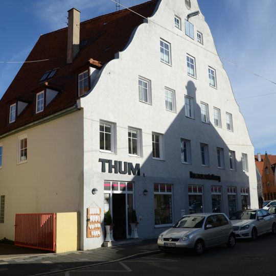 Wohn- und Geschäftshaus