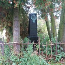 Pomník severně od Lštění