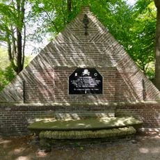 Huis Morren graveyard burial vault