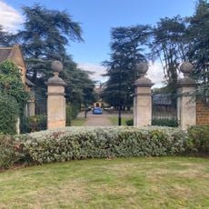 Entrance Gateway North West Of Manfield Orthopaedic Hospital