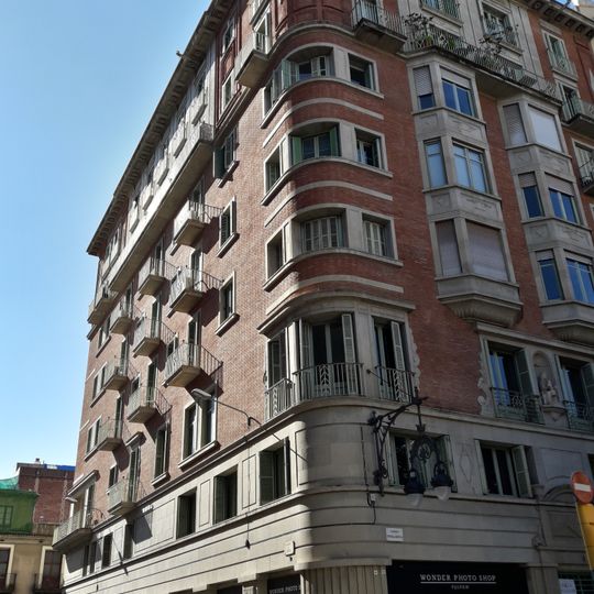 Edifici d'habitatges del Dr. Víctor Conill i Montobbio