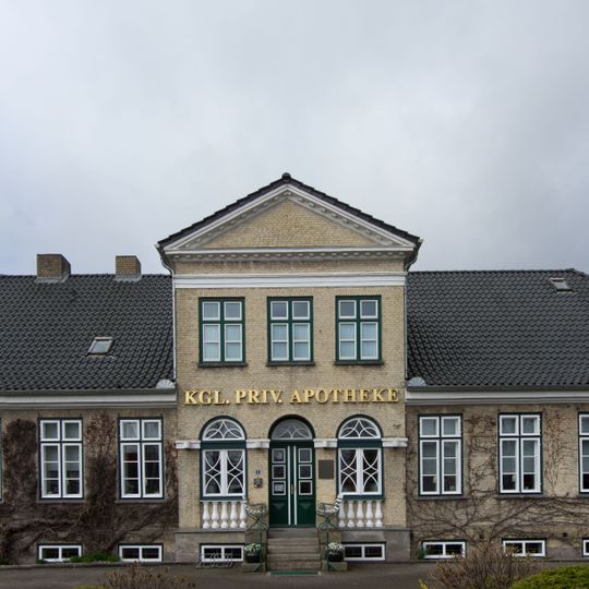 Schleswiger Straße 1, Apotheke