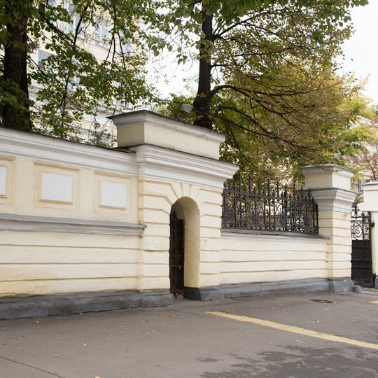 Улица Бахрушина 16 c2 18 c1 ограда