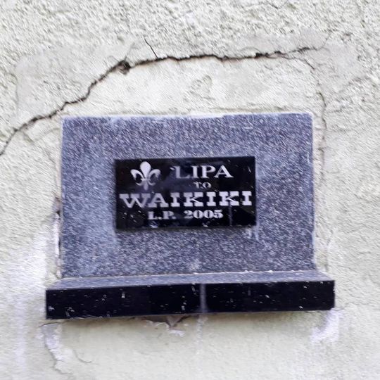 Pamětní deska osady Waikiki u Válcového mlýna