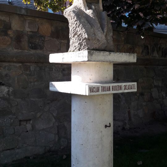 Pomník Václava Trojana v parku u Mlýnské strouhy v Plzni