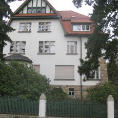 Mietvilla mit Garten und Einfriedung Nansenstraße 7