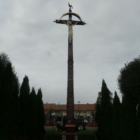 Centrální kříž na hřbitově