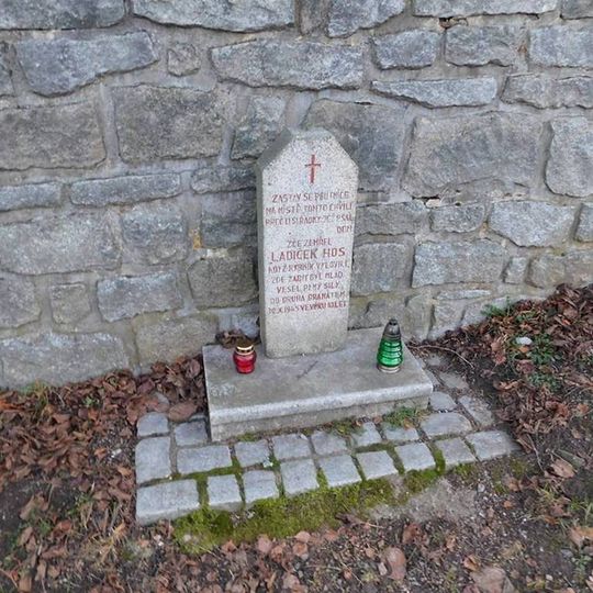 Pomníček Ládíčka Hose v Telči