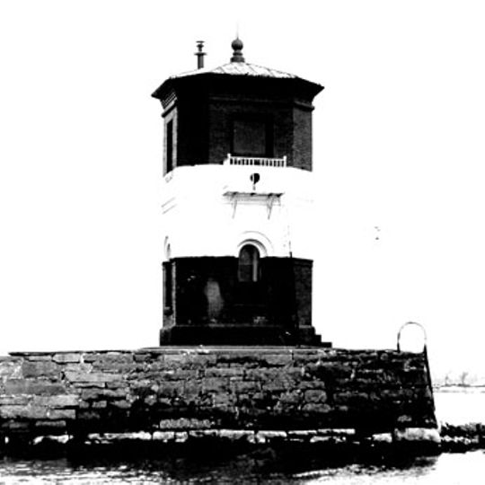 Craighill Channel Upper Range Front Light
