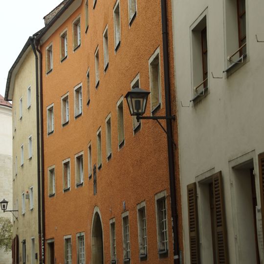 Wohn- und Geschäftshaus, ehemaliger Aufhauser Hof