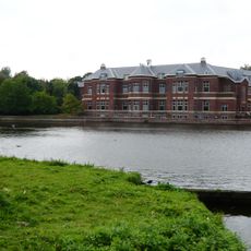 Spaar en Hout: hoofdgebouw