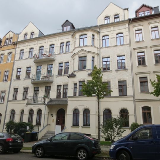 Mietshaus in geschlossener Bebauung mit Vorgarten Agricolastraße 63