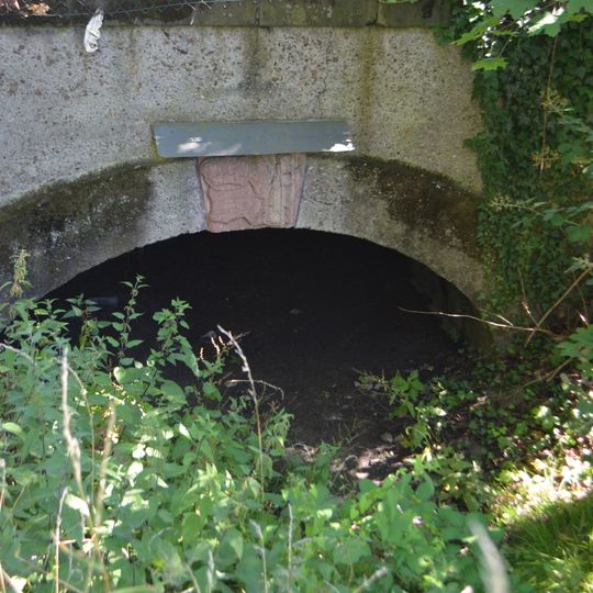 Hängender Grenzstein