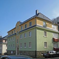 Genossenschafts-Wohnhaus in offener Bebauung Lindenstraße 2
