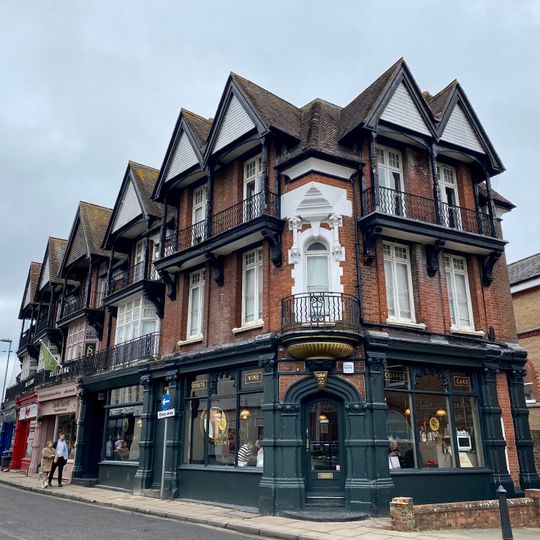 1-5 De Lunn Buildings