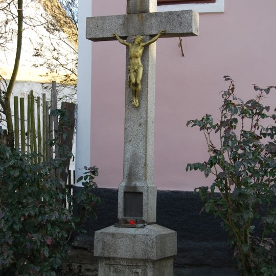 Kříž u kaple v Pořešicích
