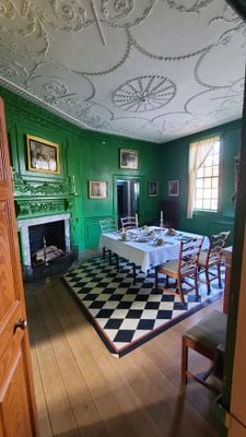 Interior 0
