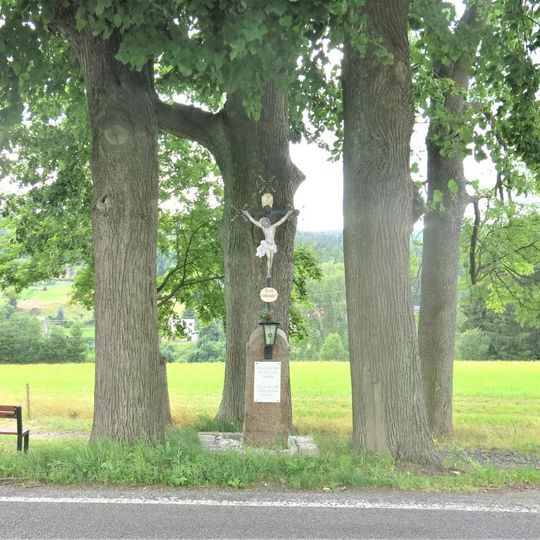 Kříž na rozcestí u benzínky západně od Vilémova