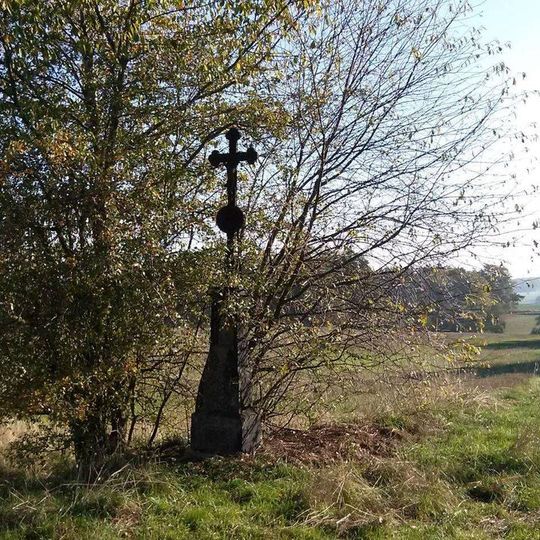Kříž jižně od Hajské na rozcestí