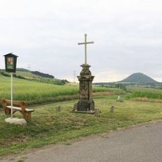 Kříž u silnice jihovýchodně od Bečova