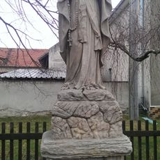 Socha Panny Marie Lurdské ve východní části Přerova nad Labem