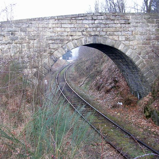 Most přes železniční trať v Malenicích
